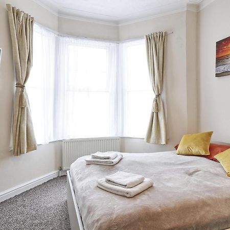 Lovely 1-Bedroom Condo Near The Sea Front Southend-on-Sea Exterior photo