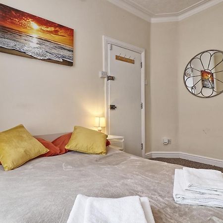 Lovely 1-Bedroom Condo Near The Sea Front Southend-on-Sea Exterior photo