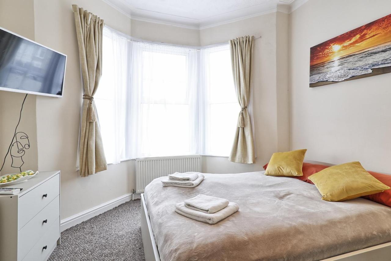 Lovely 1-Bedroom Condo Near The Sea Front Southend-on-Sea Exterior photo