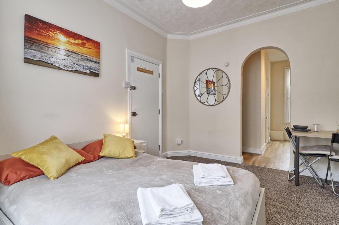 Lovely 1-Bedroom Condo Near The Sea Front Southend-on-Sea Exterior photo